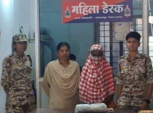 महिला अवैध गांजा विक्रय करते रंगे हाथाें गिरफ्तार 